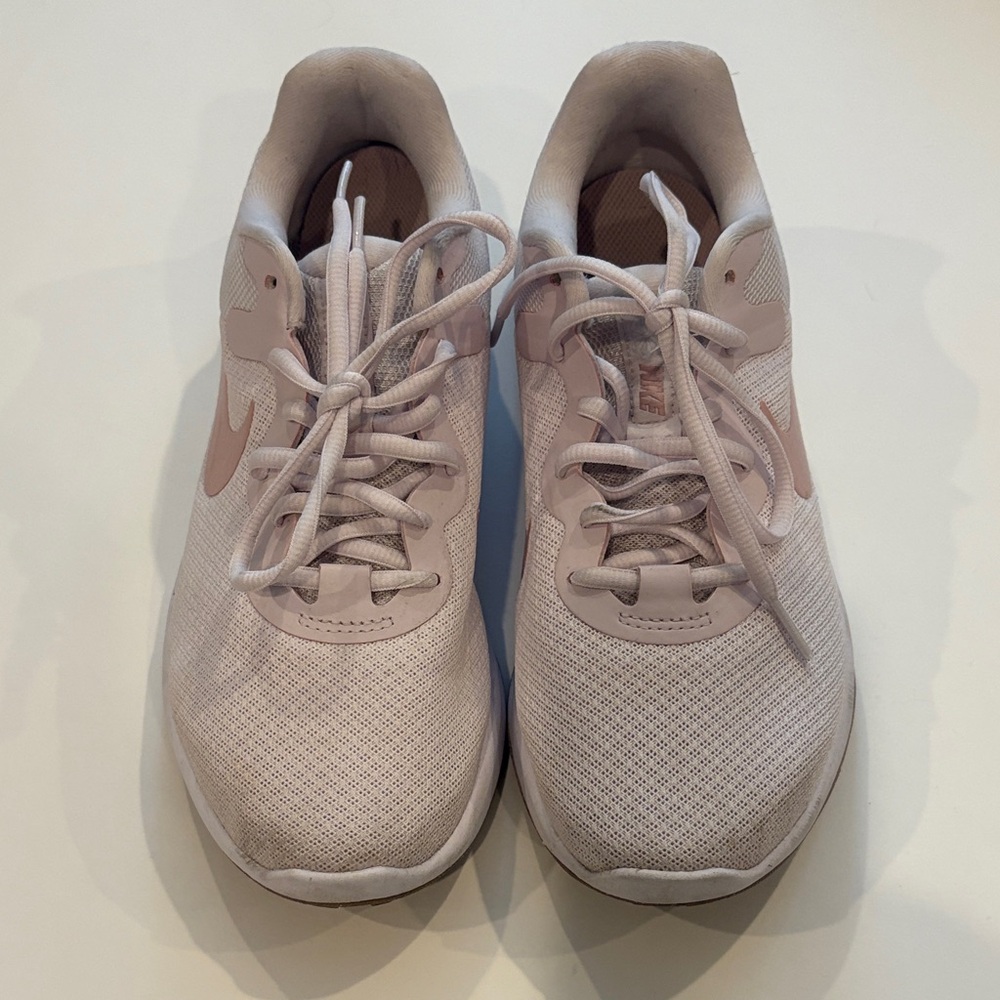 Nike Women’s Revolution 6 size 8.5 pink, DC3729-500